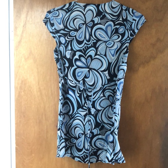 Dress Barn Top Longer Flower Power Top - Picture 6 of 6